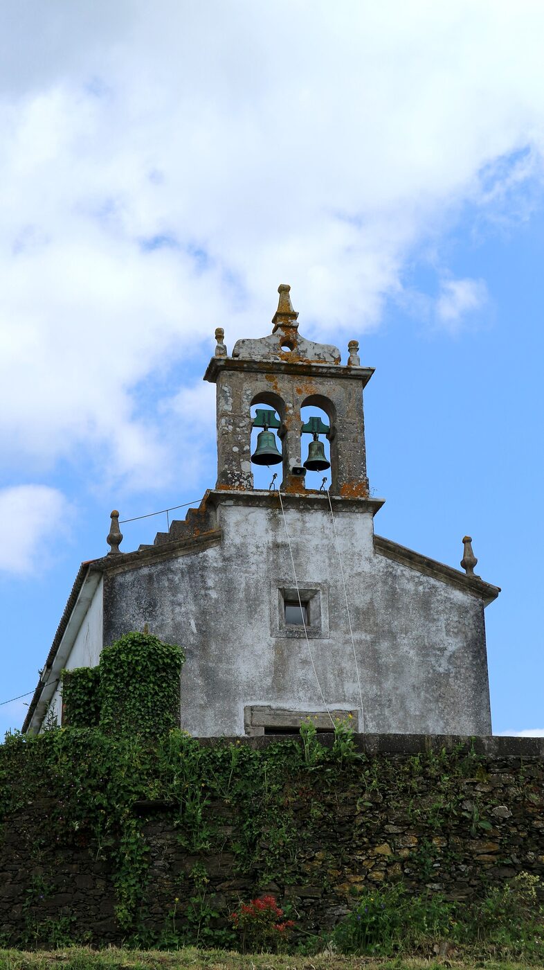 Igrexa de Santaia de Probaos en Oza Cesuras