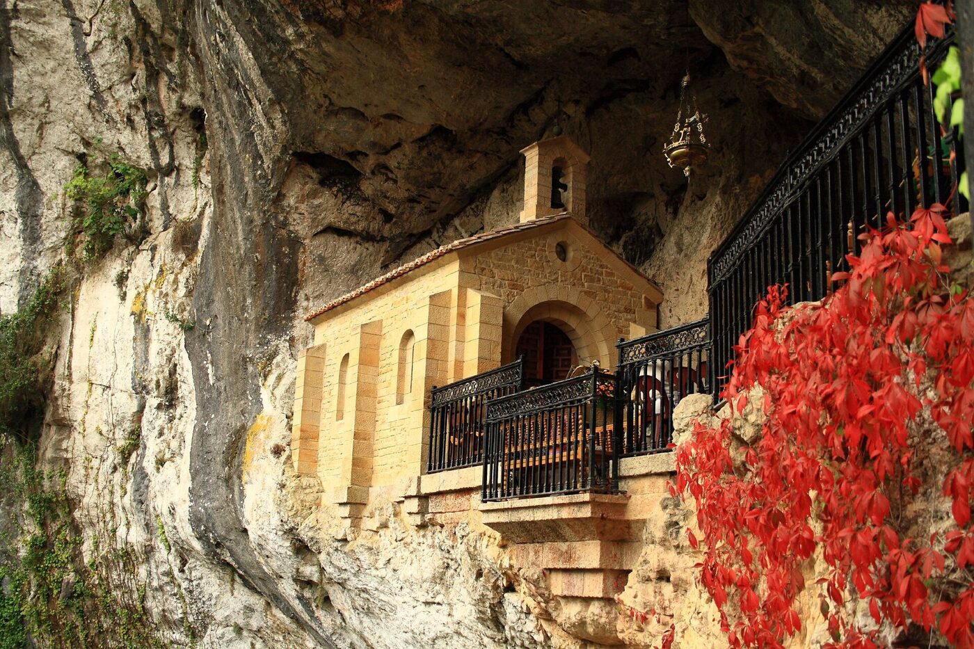 Santa Cueva en Cangas de Onís