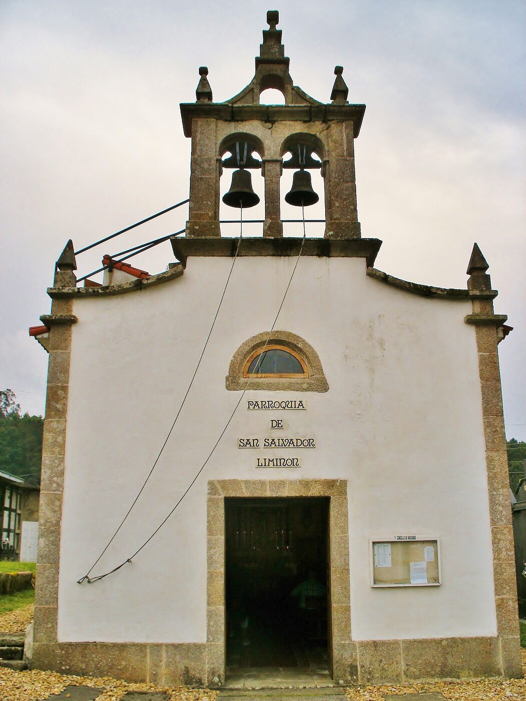 Igrexa de San Salvador de Limiñón en Abegondo