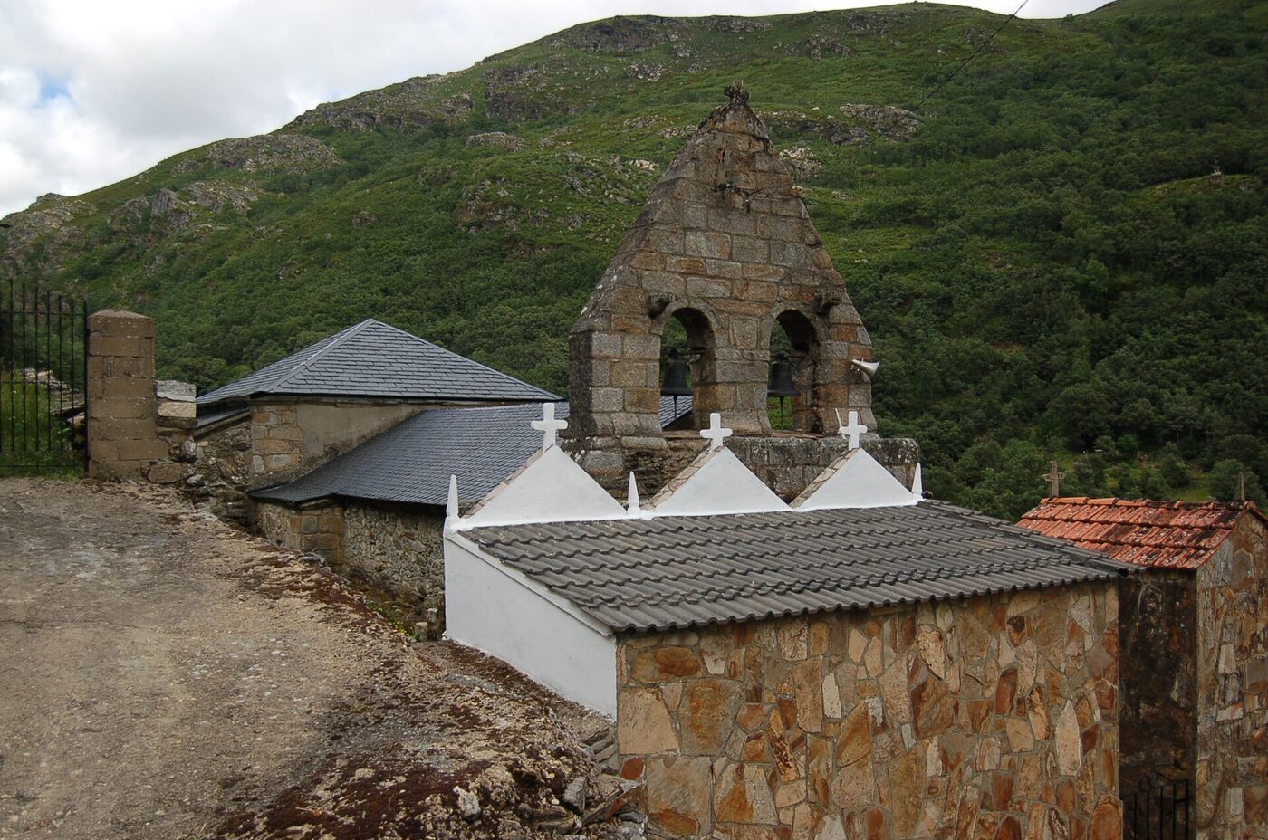 Igrexa de Santa Cecilia de Barxacova en Pías