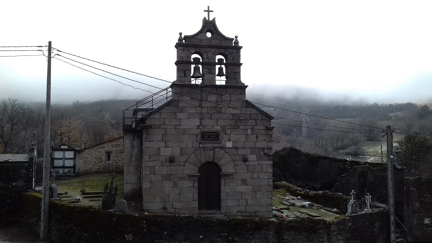 Igrexa de San Salvador de Vilanova da Serra en Pías