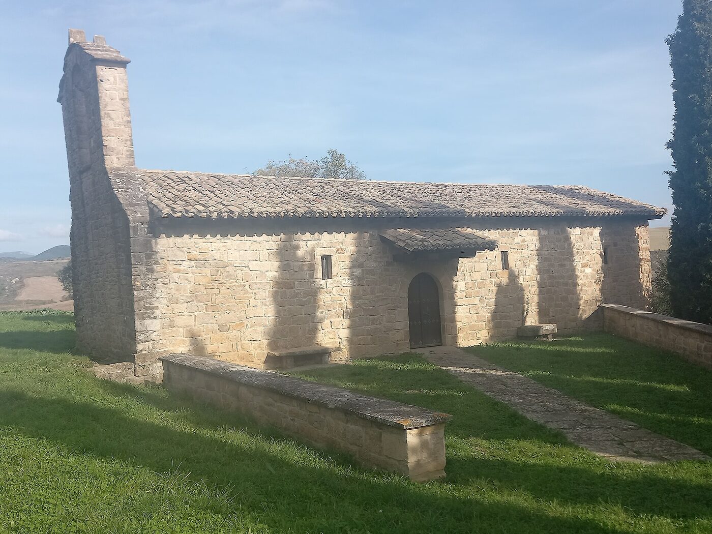 Ermita de San Pedro en Urroz-Villa