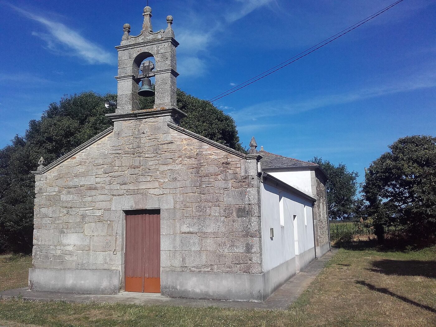 Igrexa de Santalla de Rioaveso en Cospeito