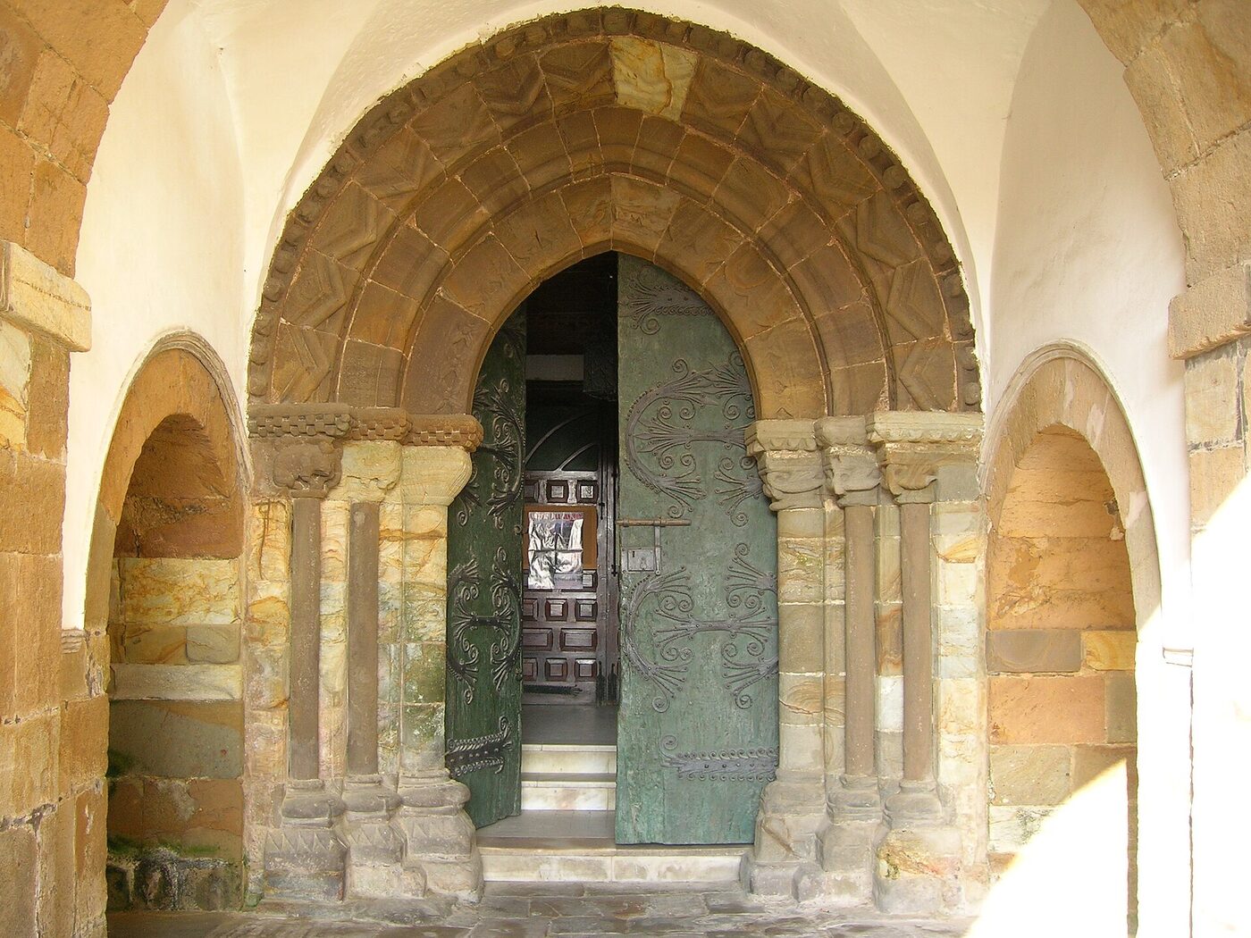 Iglesia de San Pedro en Tineo