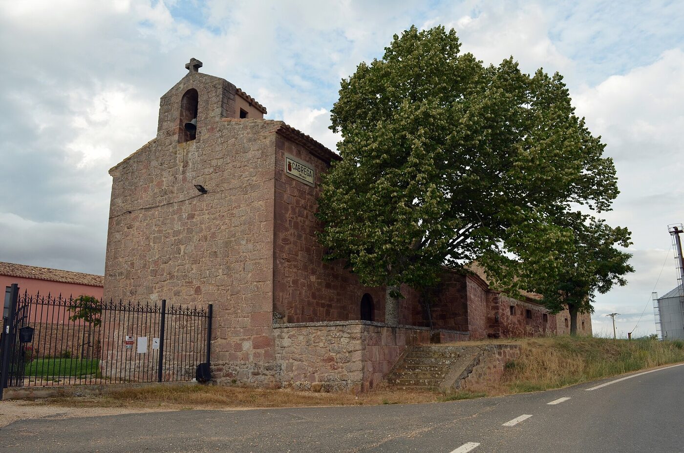 Ermita de San Miguel en Mues