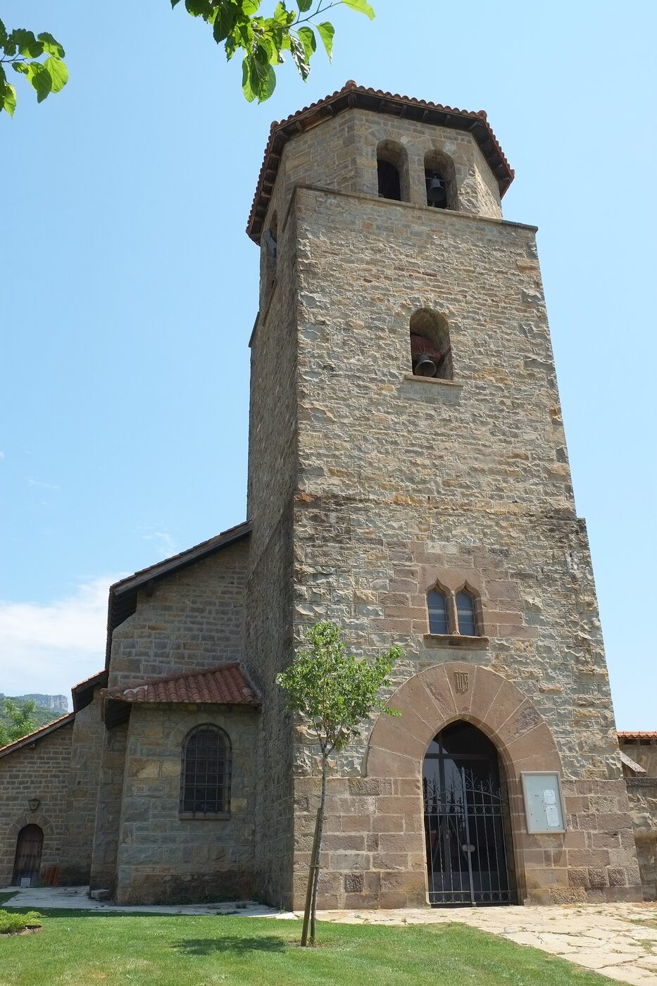 Iglesia Vieja de San Esteban en Yesa