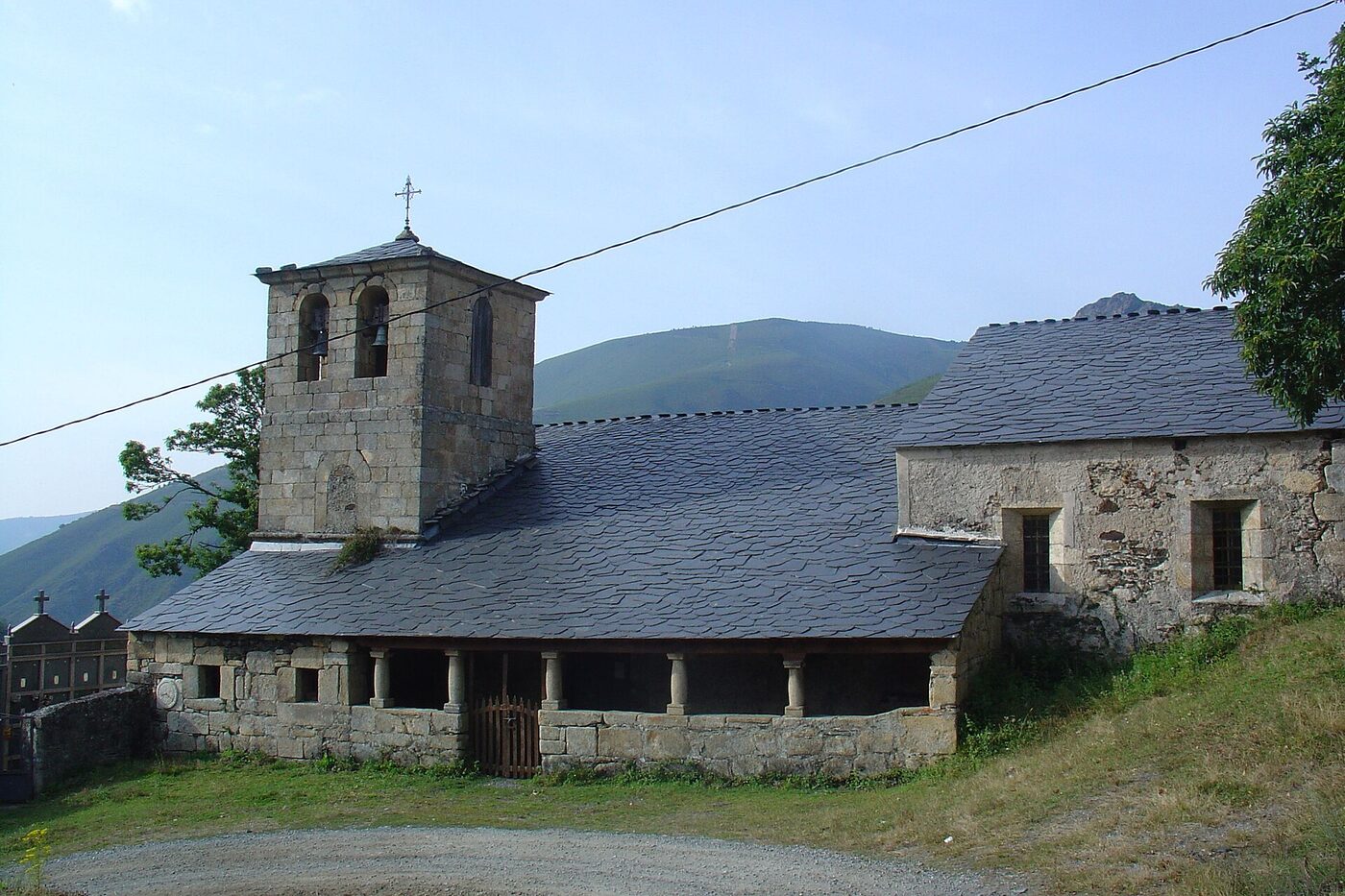 Igrexa de San Fiz de Donís en Cervantes