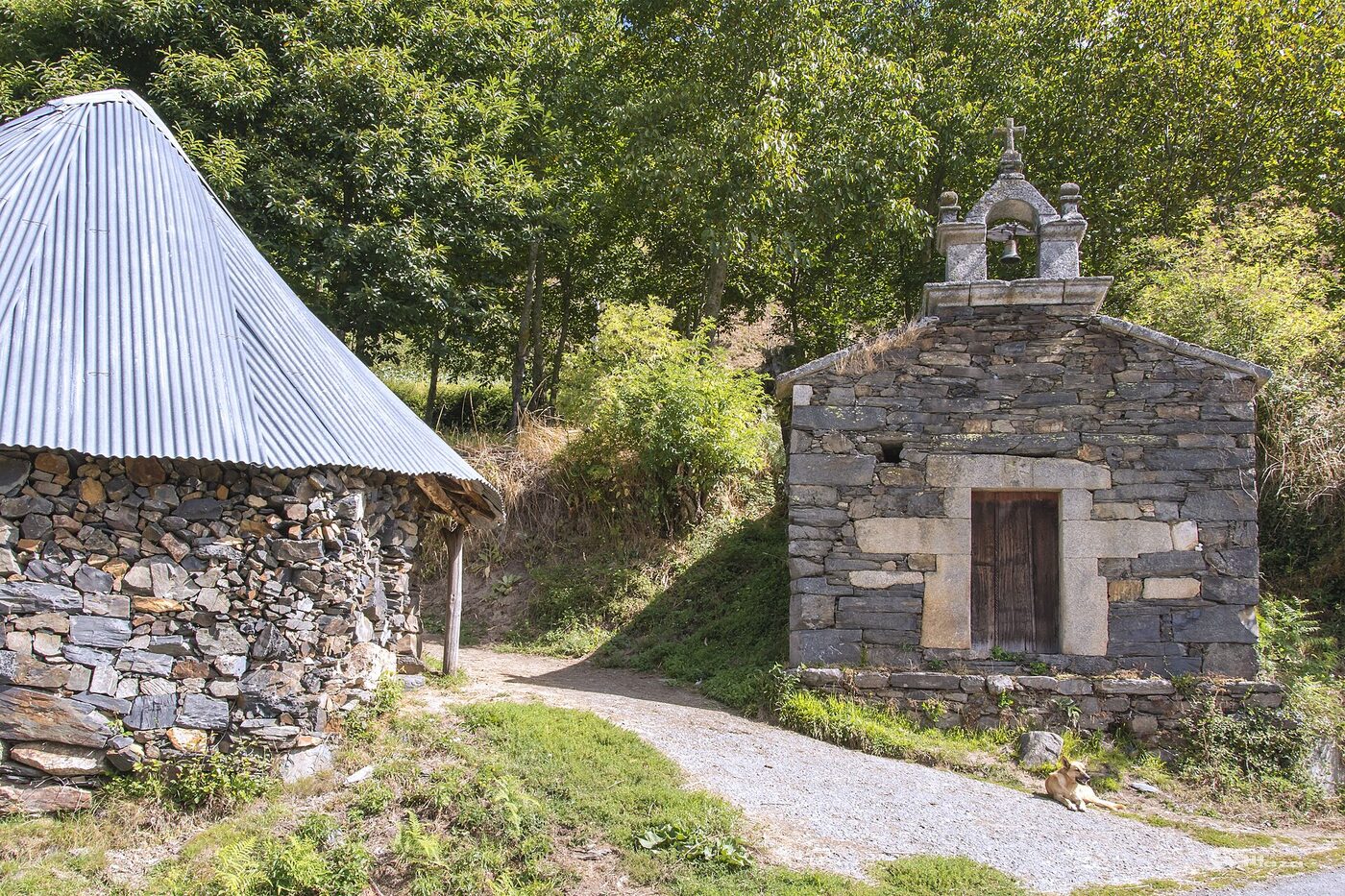 Capela de Santiago de Corneantes en Cervantes