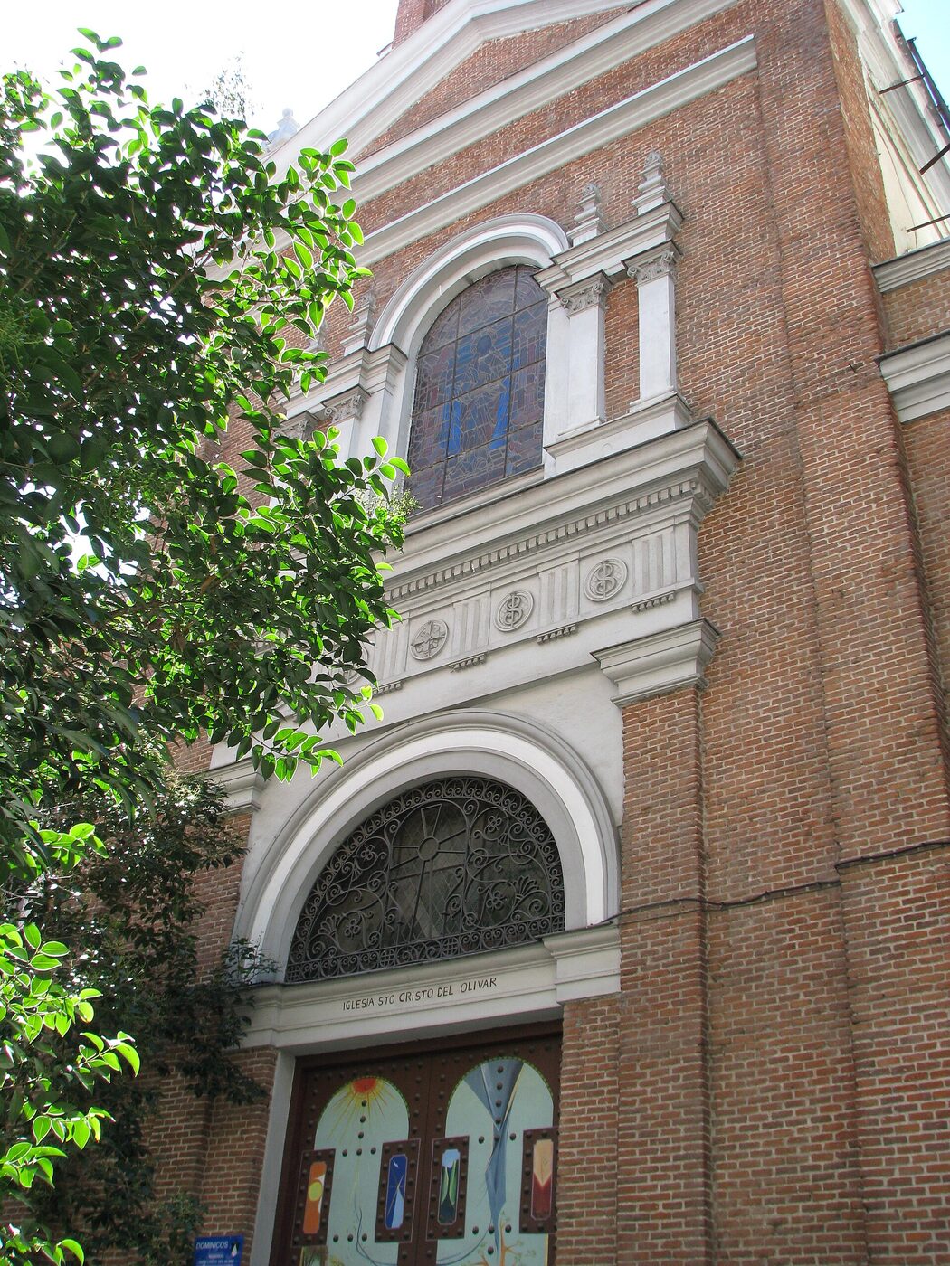 Parroquia Santo Cristo del Olivar en Madrid
