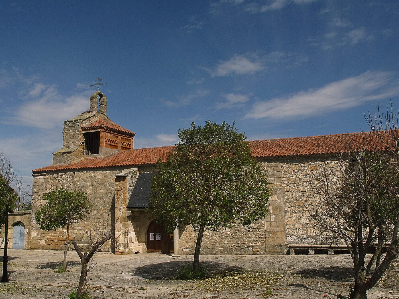 Iglesia de Santiago Apostol en Muelas del Pan