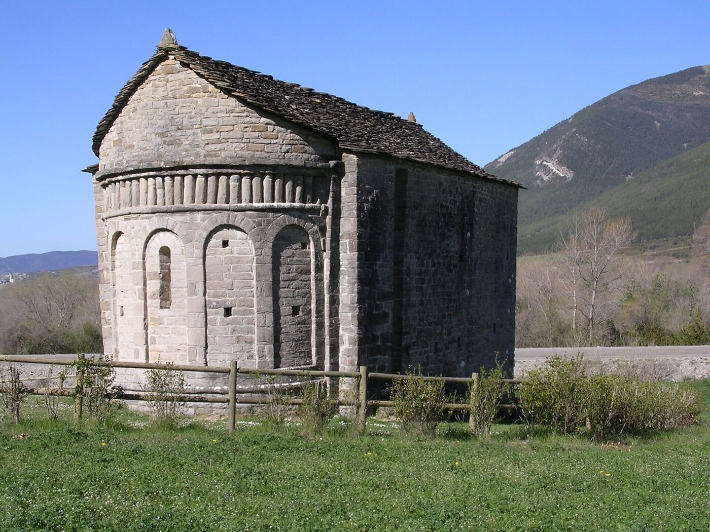 Iglesia de San Juan de Busa en Biescas