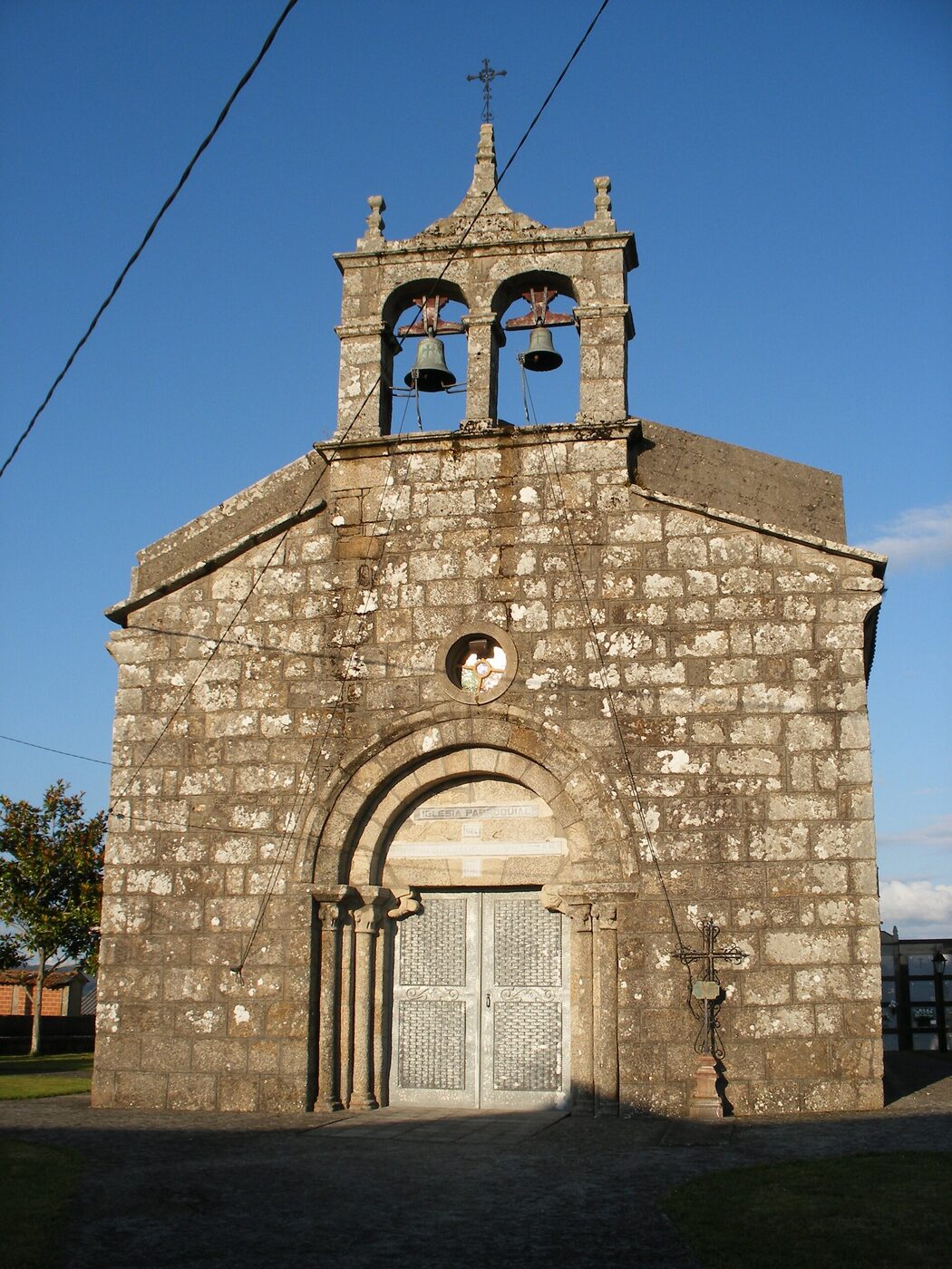 Igrexa de San Salvador de Vilouzás en Paderne
