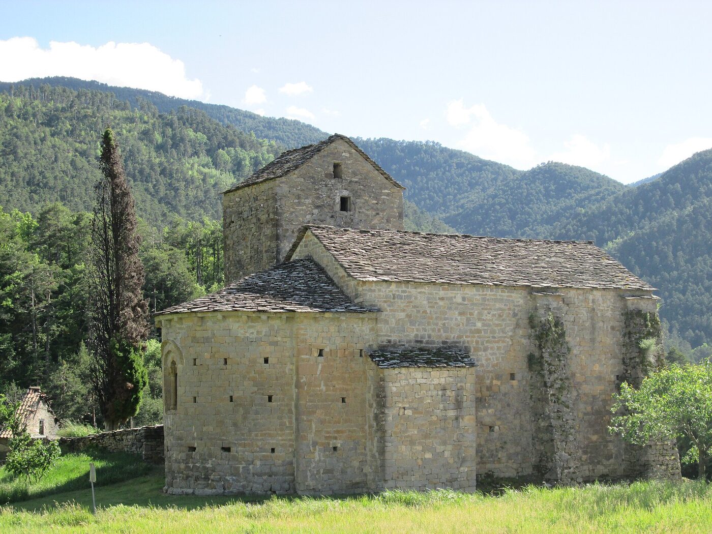 Iglesia de San Juan Bautista en Yebra de Basa