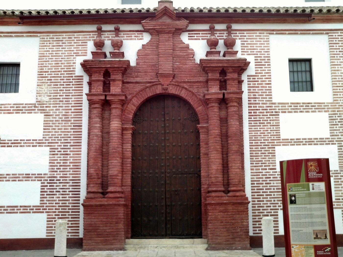 Iglesia de Santa María La Blanca en Fuentes de Andalucía