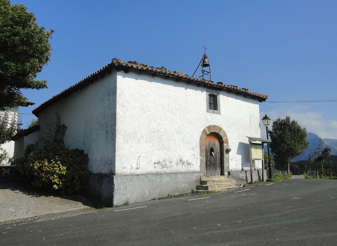 Altzagarate ermita en Alzaga