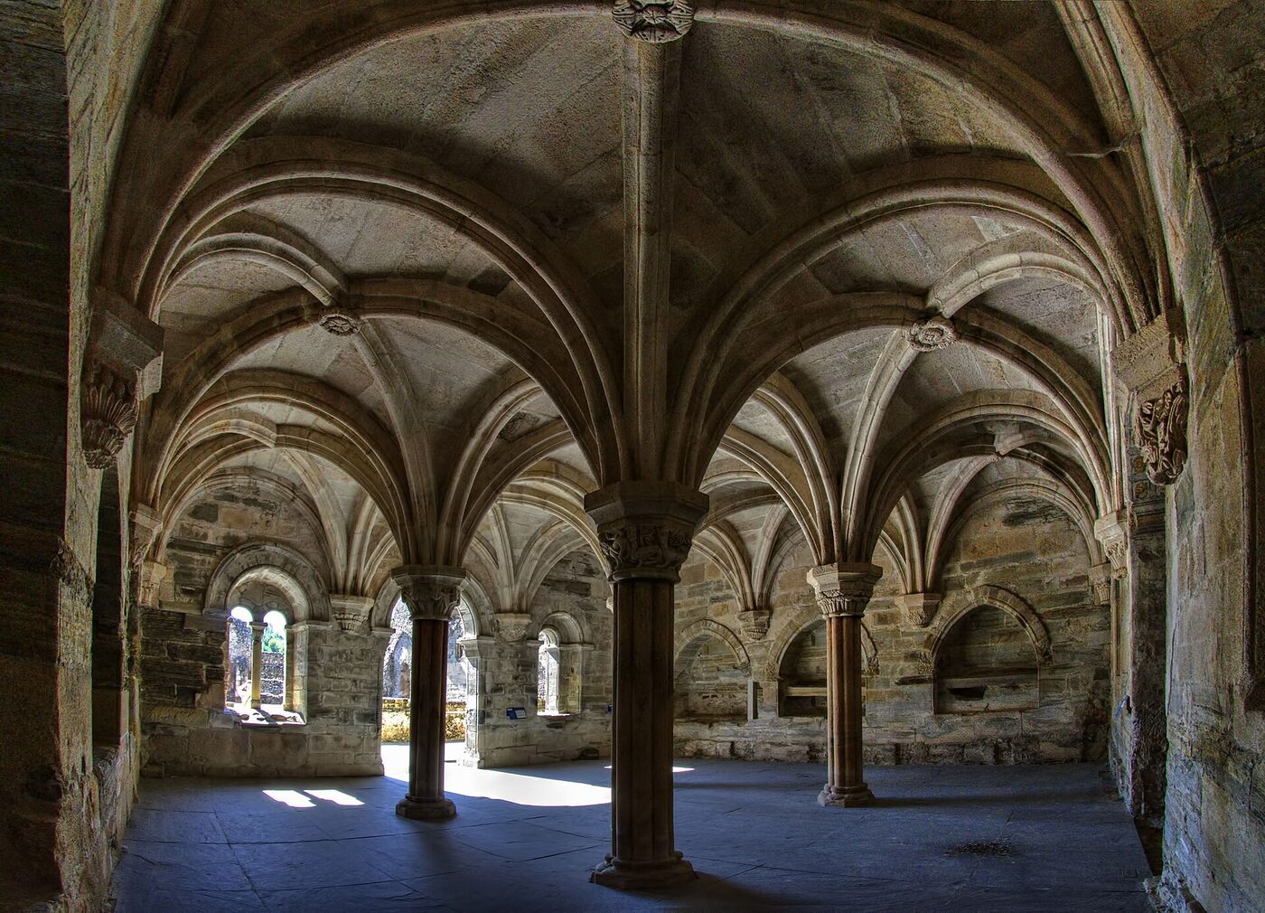 Iglesia de la Asunción de Carracedo del Monasterio en Carracedelo