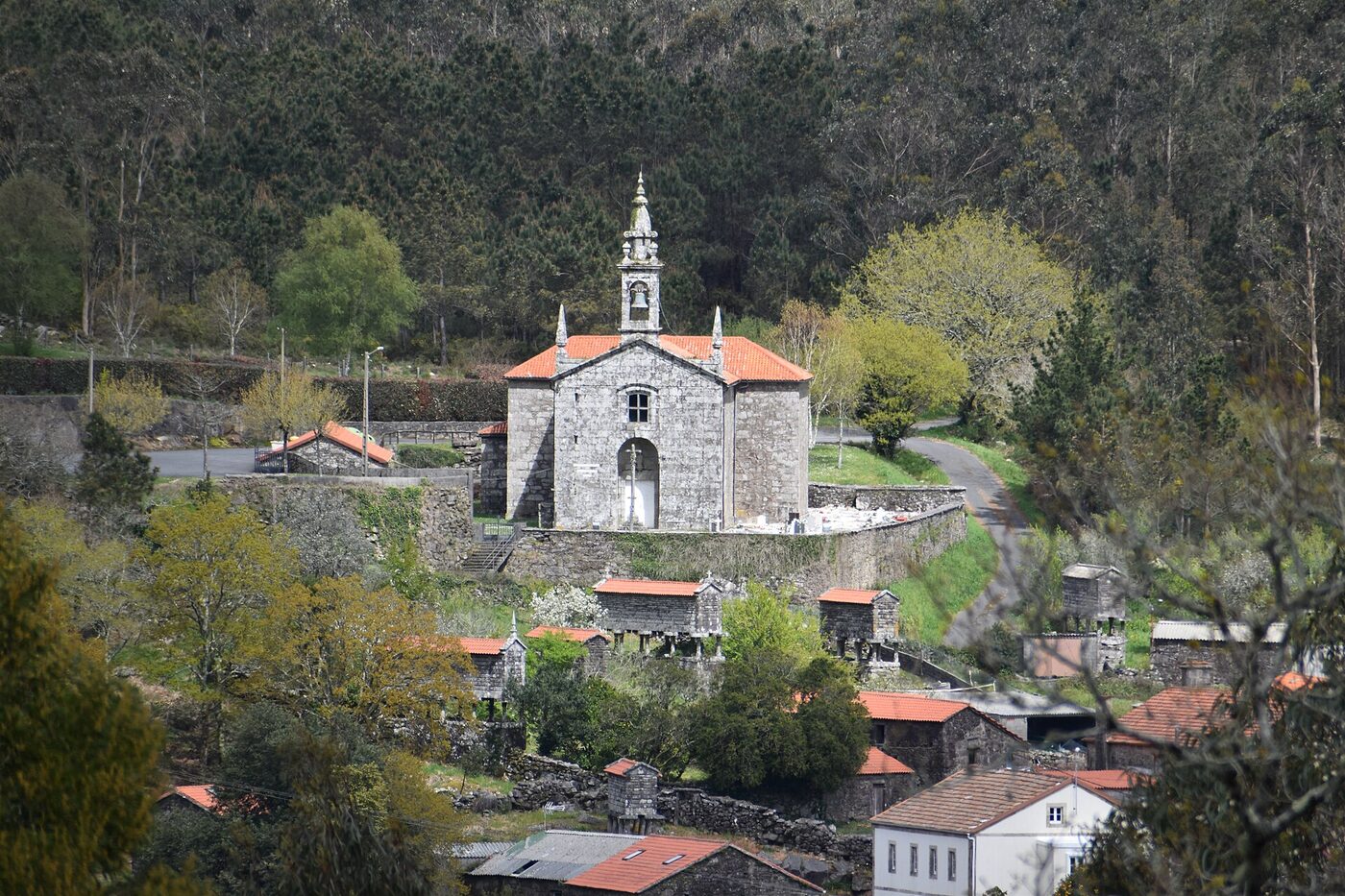 Igrexa de Santiago de Arcos en Mazaricos