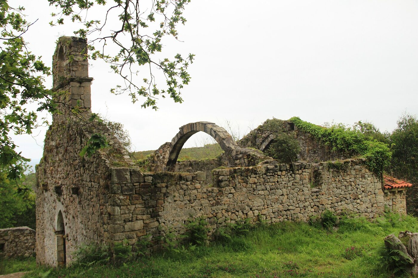 Iglesia de Santa Maria de Tina en Ribadedeva