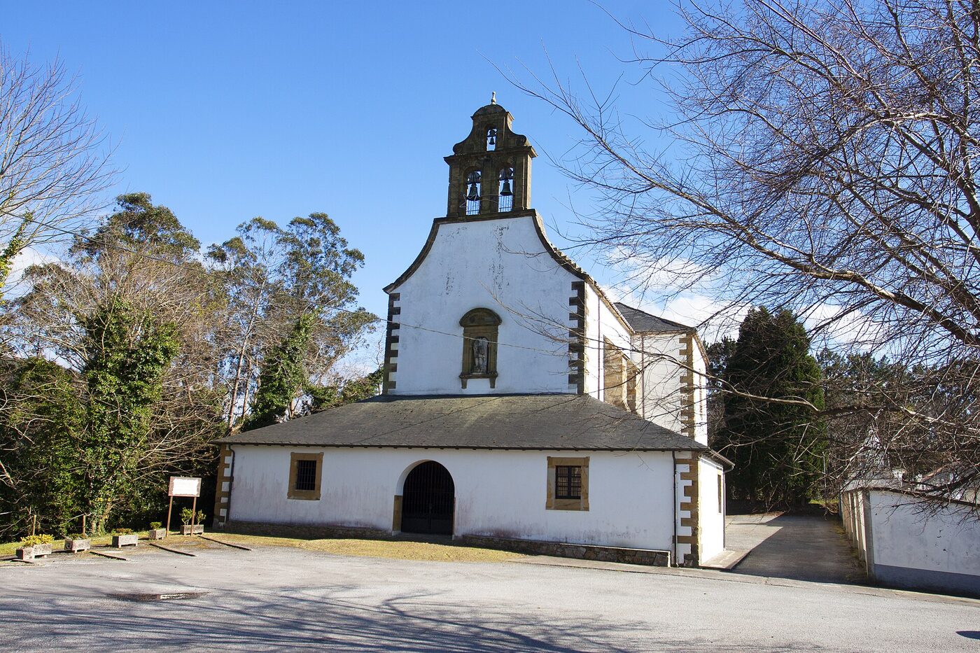 Iglesia de San Miguel en Valdés