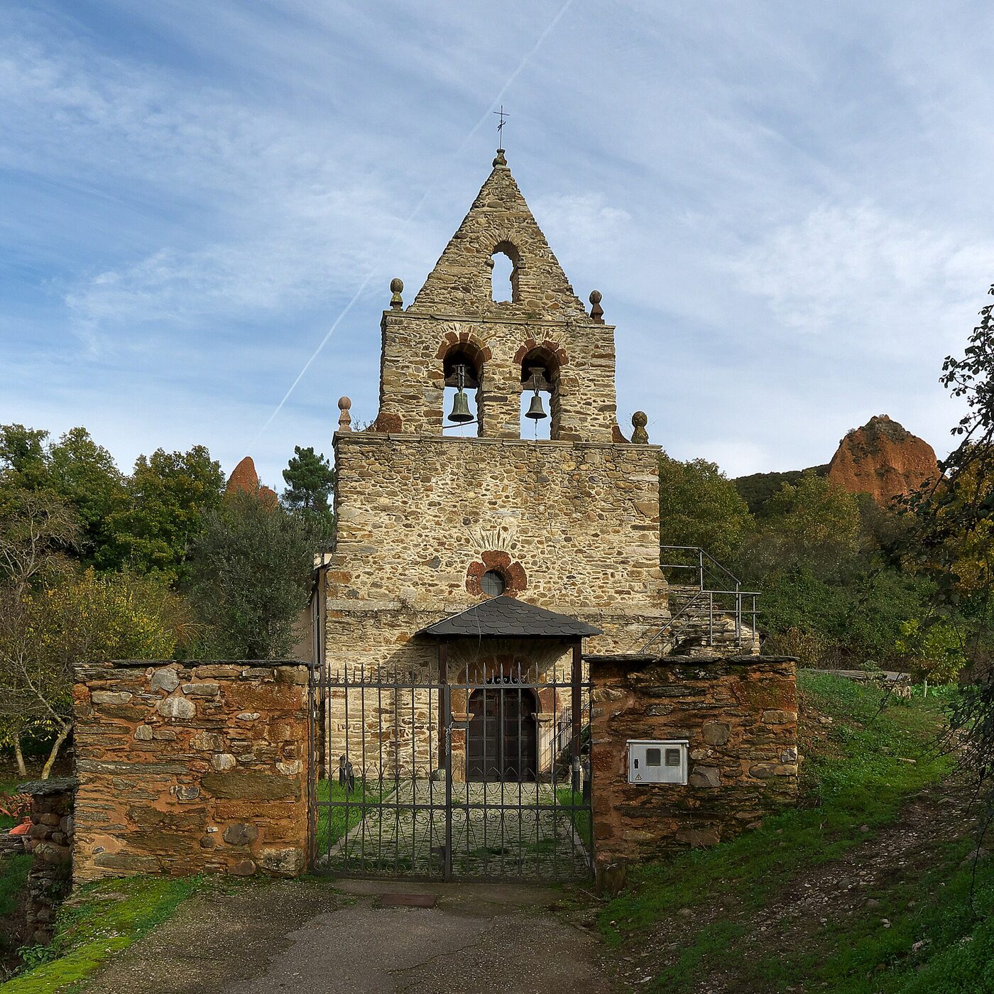 Iglesia de San Simón y San Judas Tadeo en Carucedo