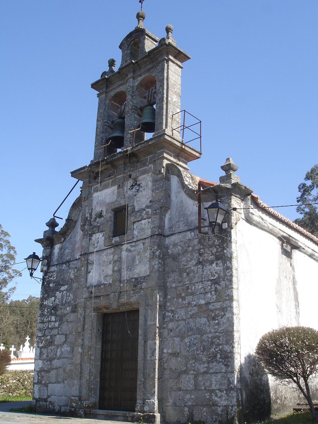 Igrexa de San Mamede de Laraxe en Cabanas