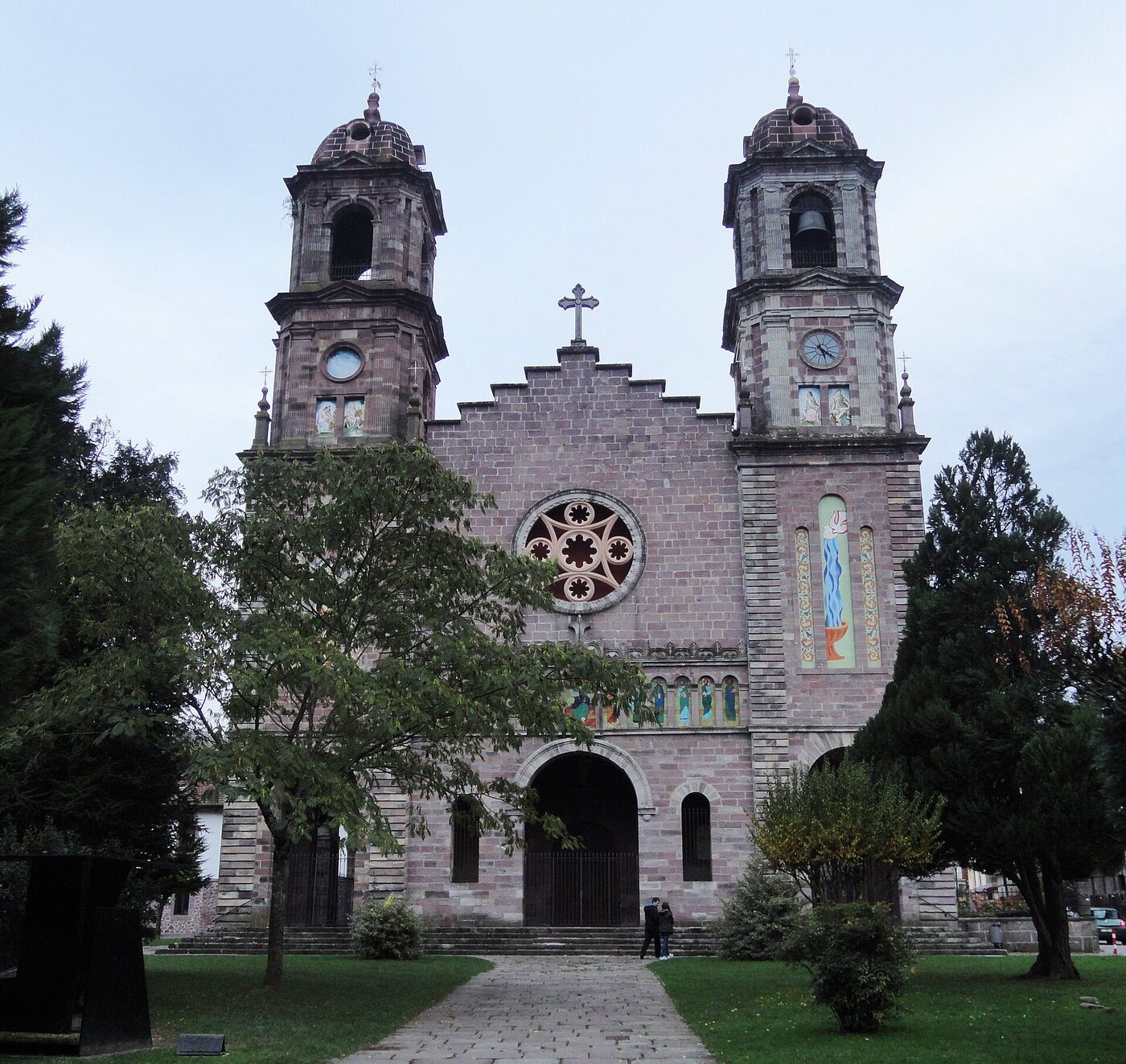 Santiago eliza en Baztán