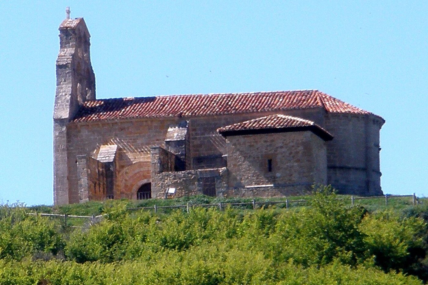 Iglesia de San Cosme y San Damián en Encío