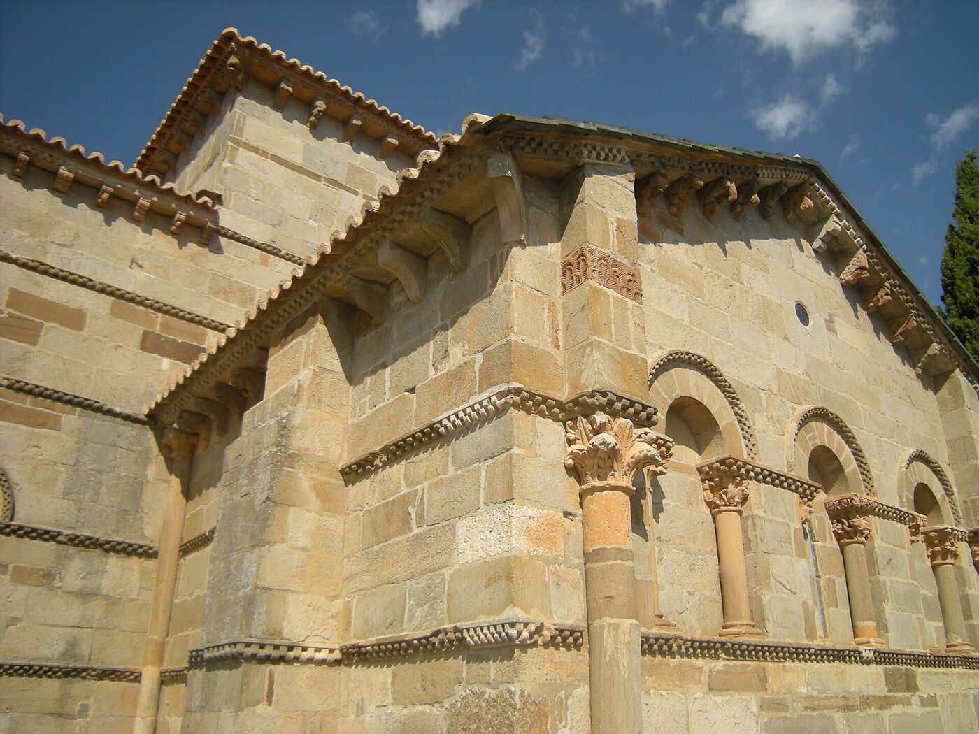 Iglesia de Santa Marta de Tera en Camarzana de Tera