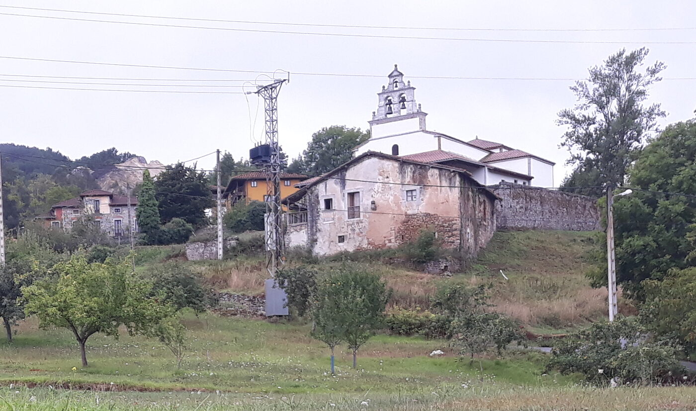 Iglesia de Santiago en Salas