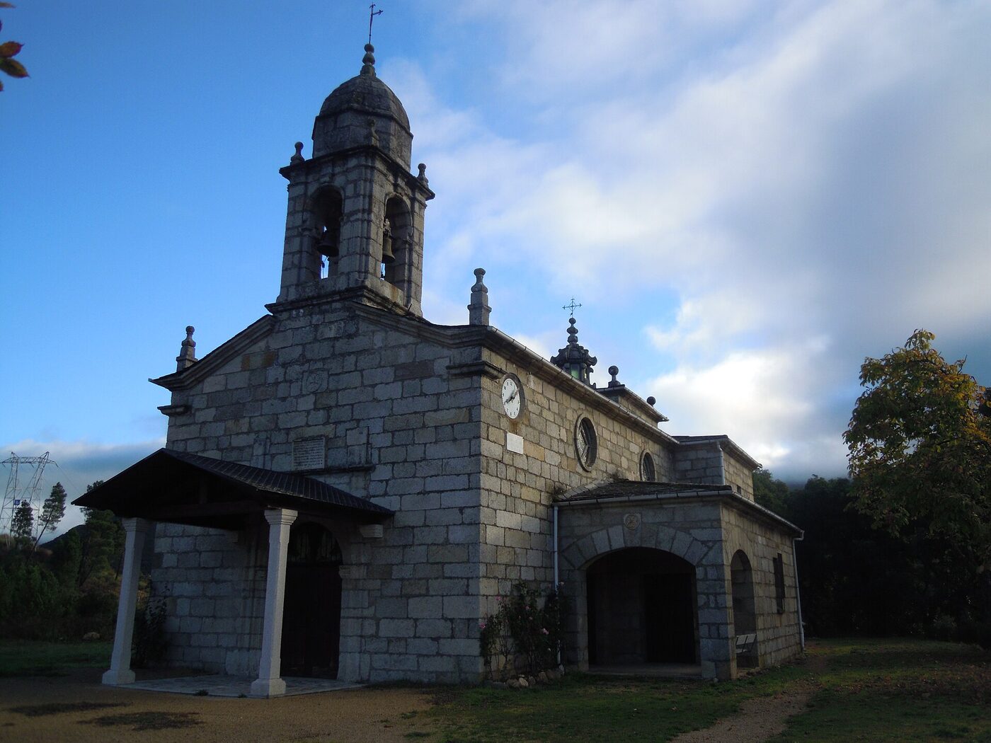 Igrexa da Santa Cruz da Veiga de Cascallá en Rubiá