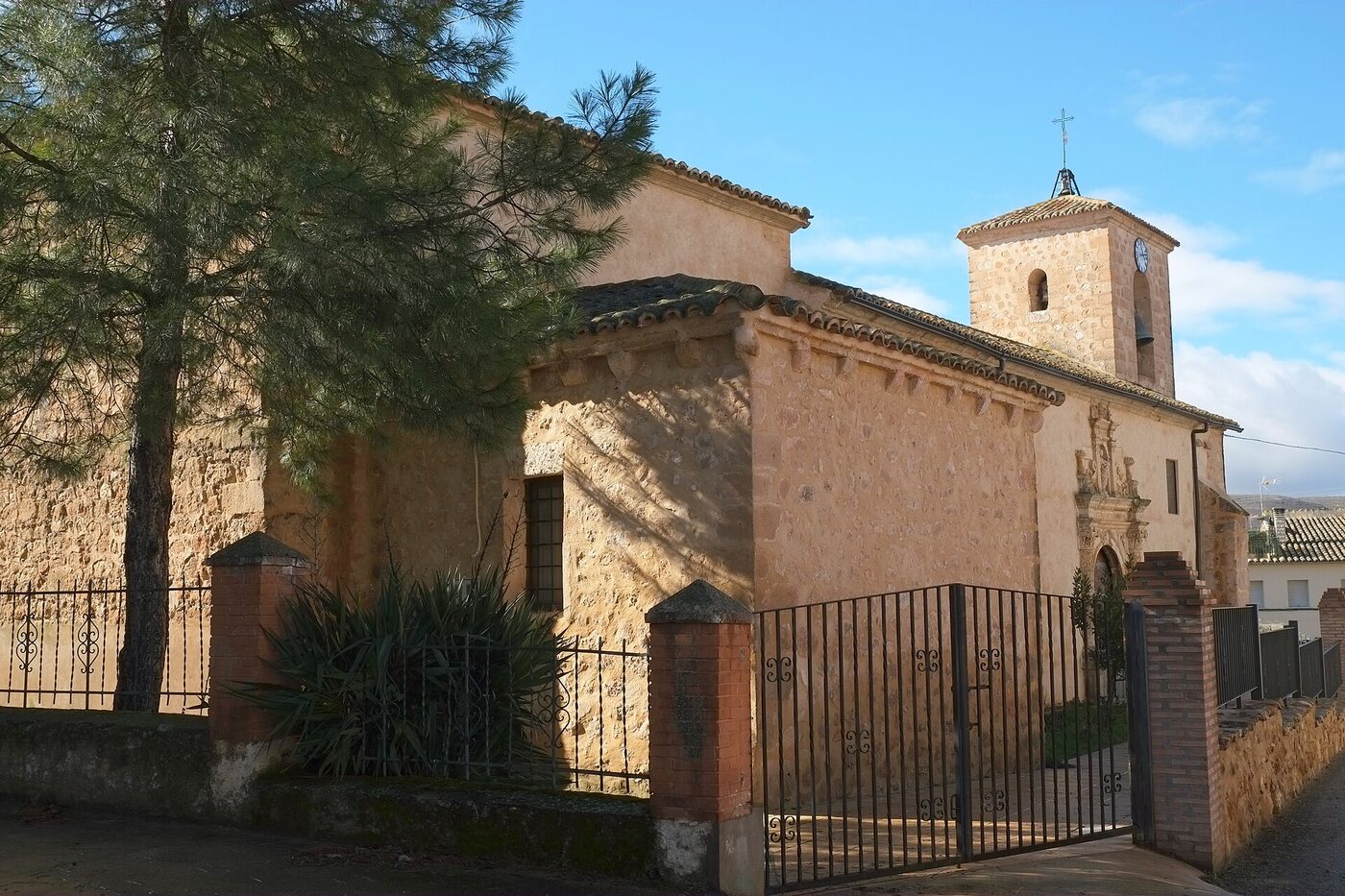 Iglesia de San Antón en Bujalaro