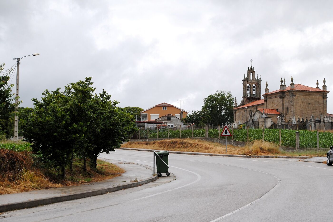 Igrexa de Santa María de Lampaza en Rairiz de Veiga