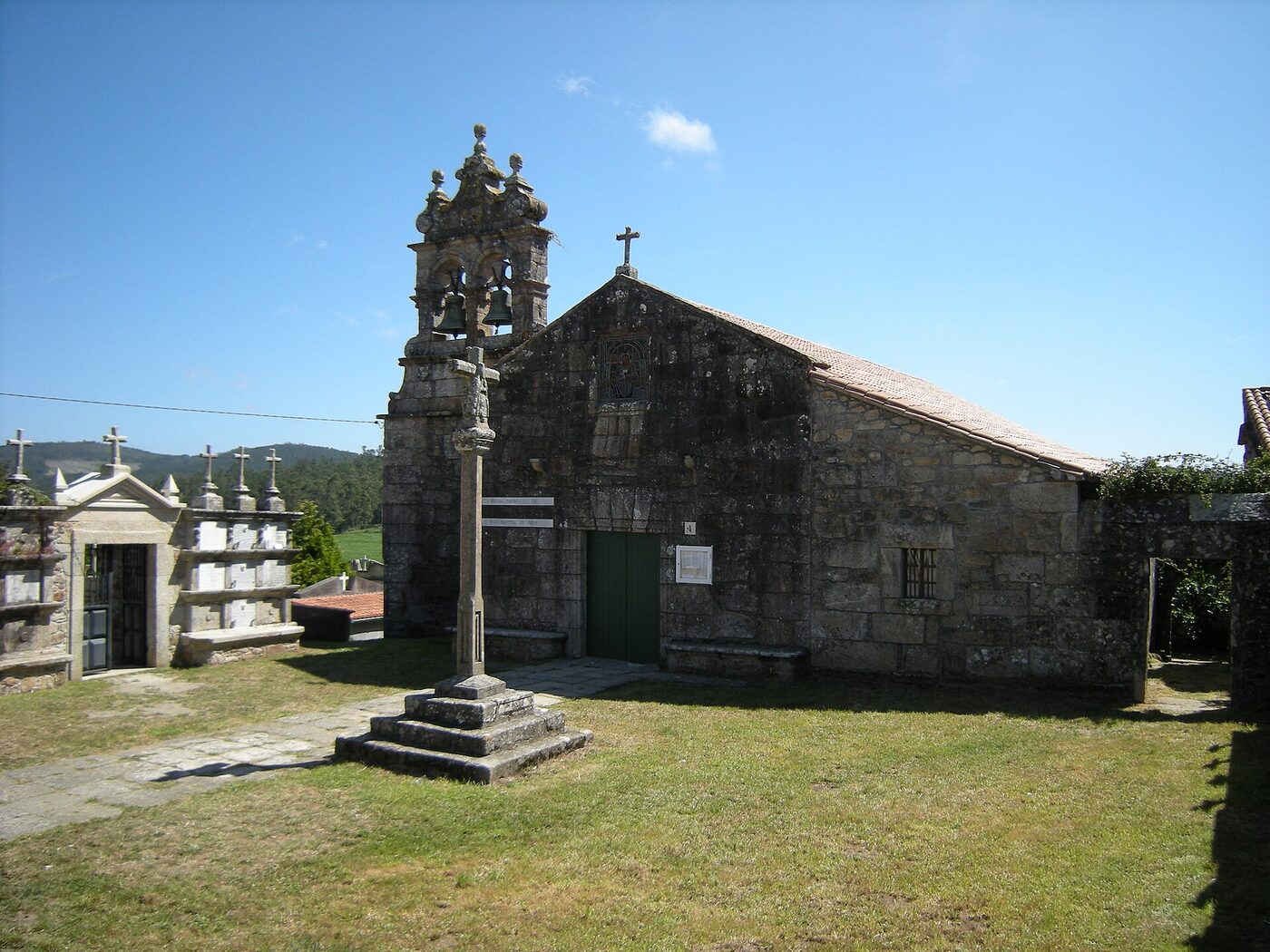 Igrexa de San Martiño de Ozón en Muxía