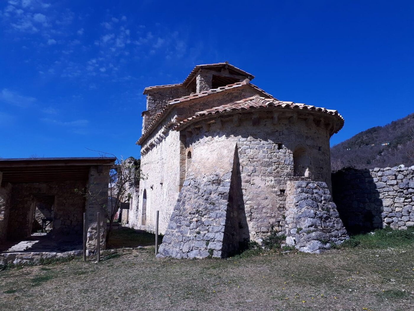 Sant Andreu de Porreres en la Vall de Bianya