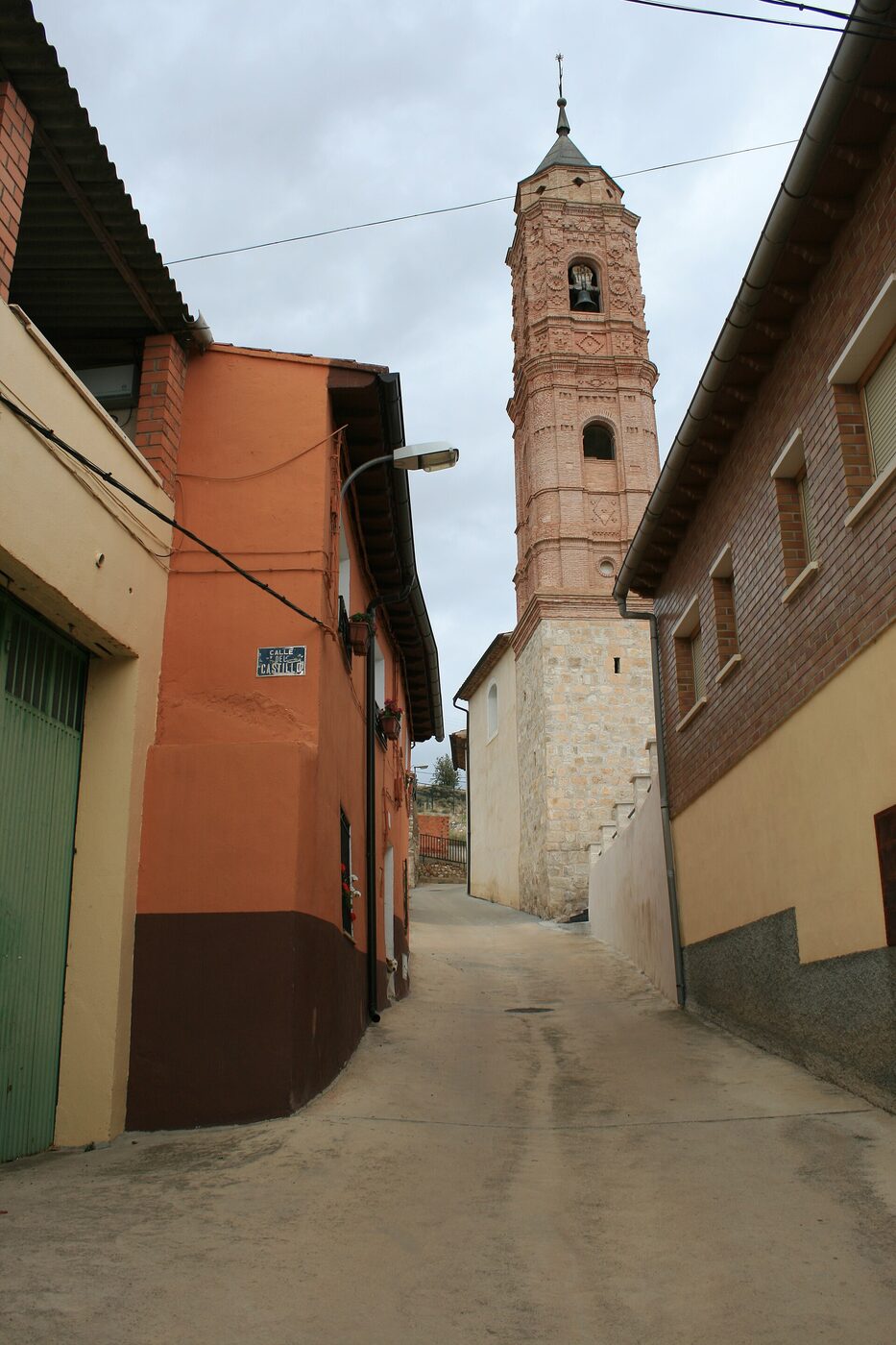 Iglesia de Santo Domingo en Ruesca