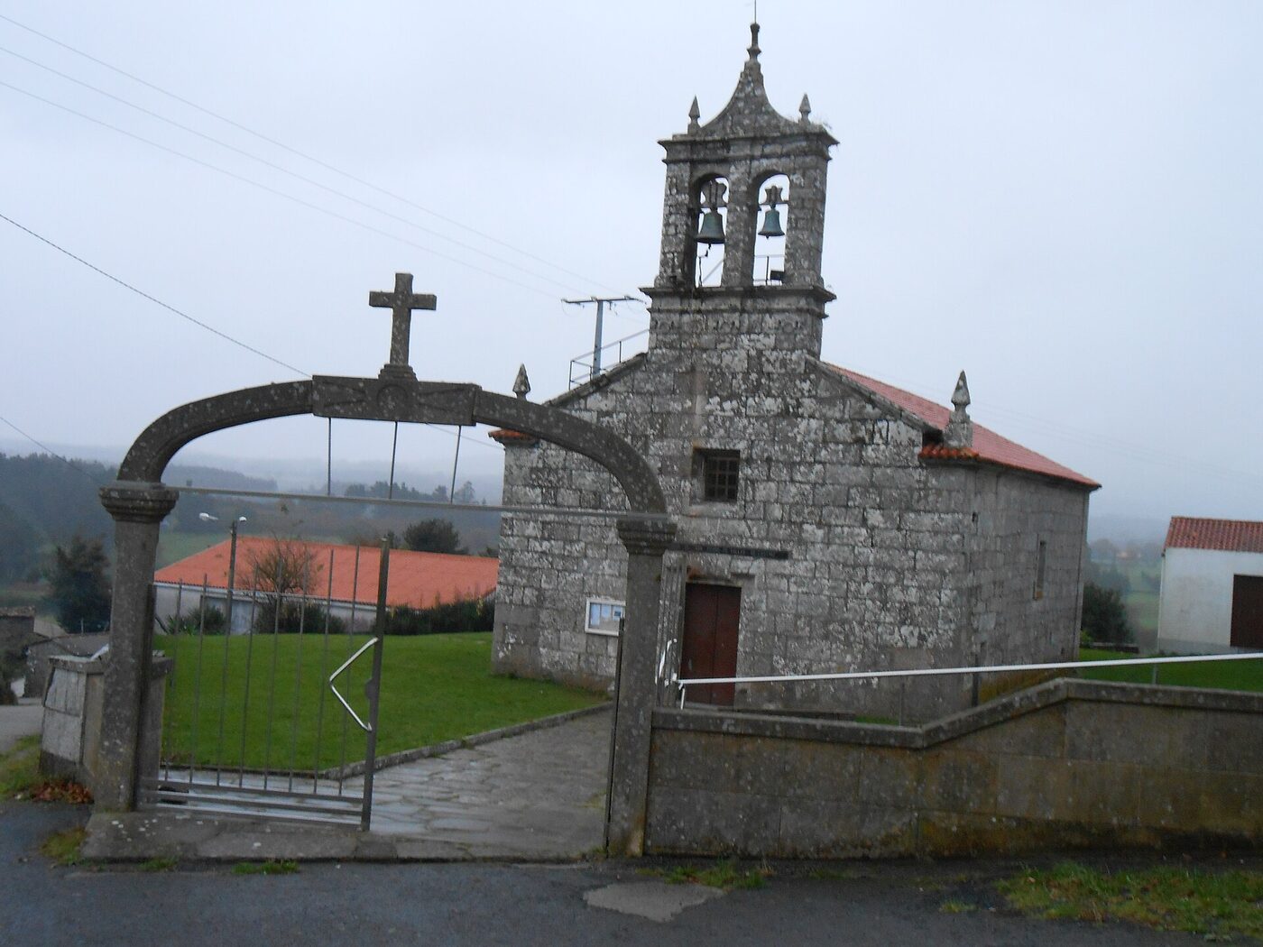Igrexa de San Pedro de Xallas de Castriz en Santa Comba