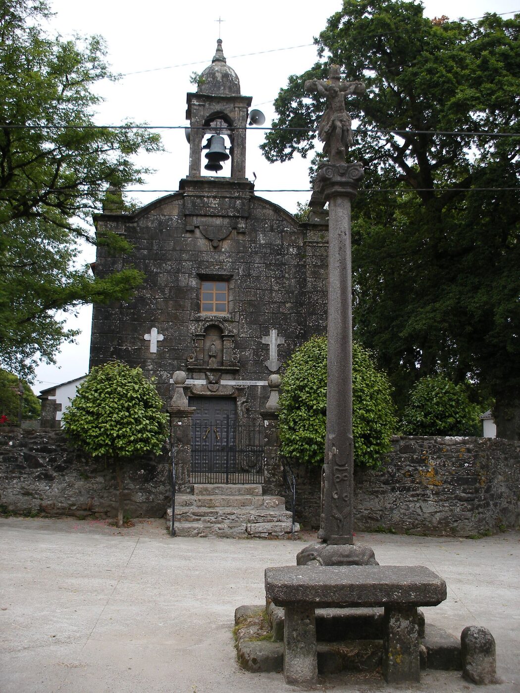 Igrexa de Santa María de Alón en Santa Comba