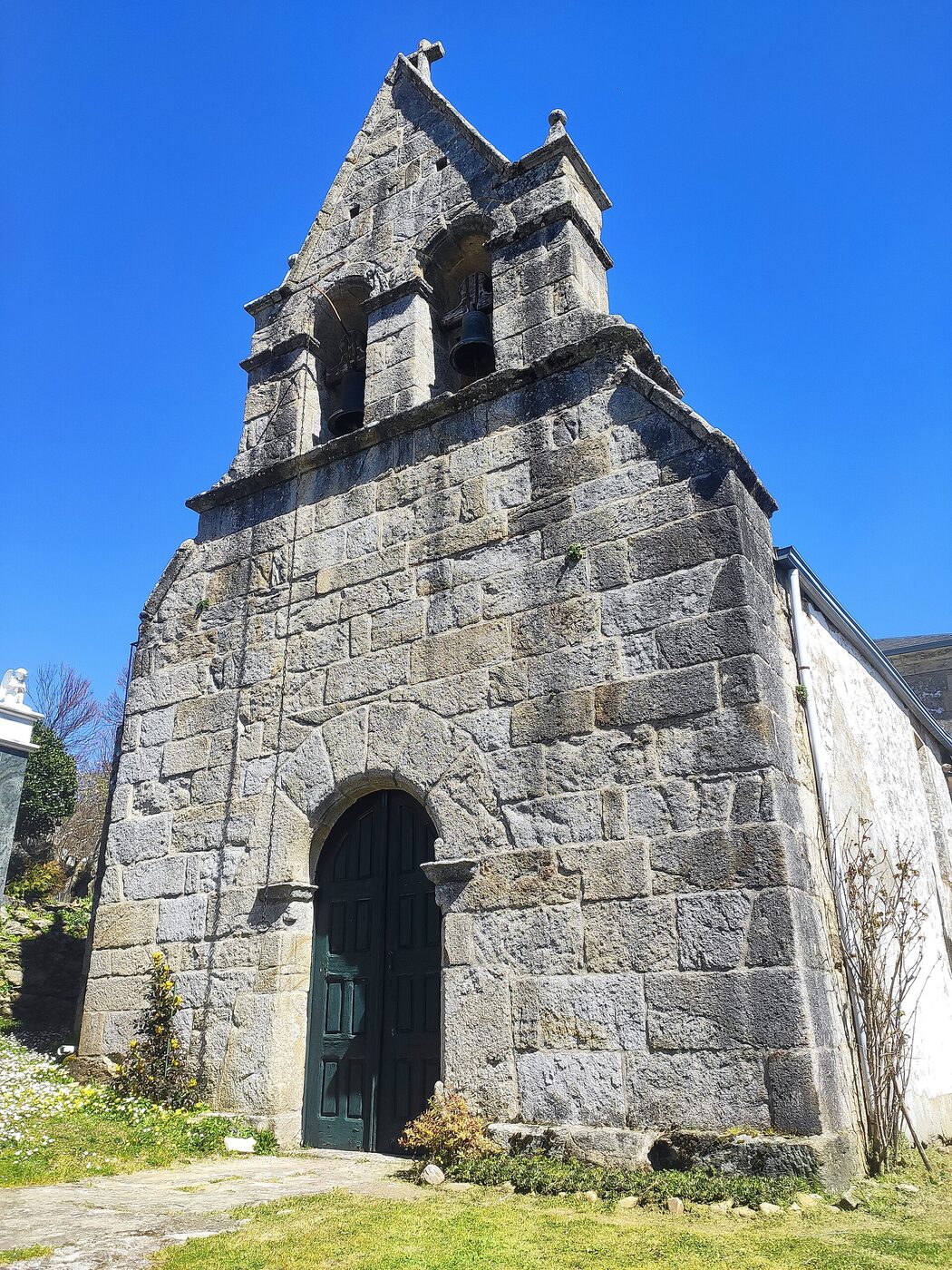 Igrexa de San Romao de Hedroso en Viana do Bolo