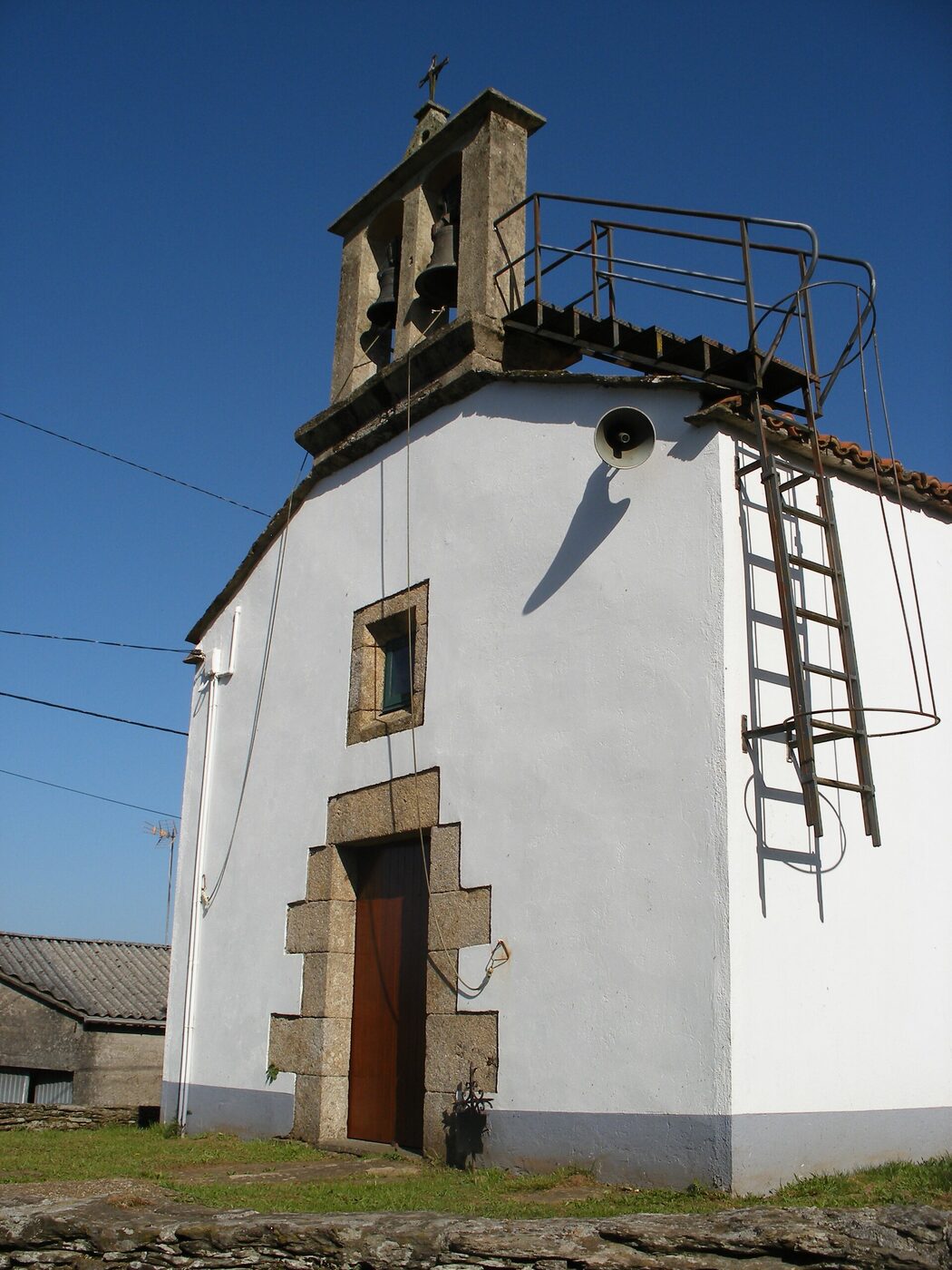 Igrexa de San Román de Pasarelos en Oroso
