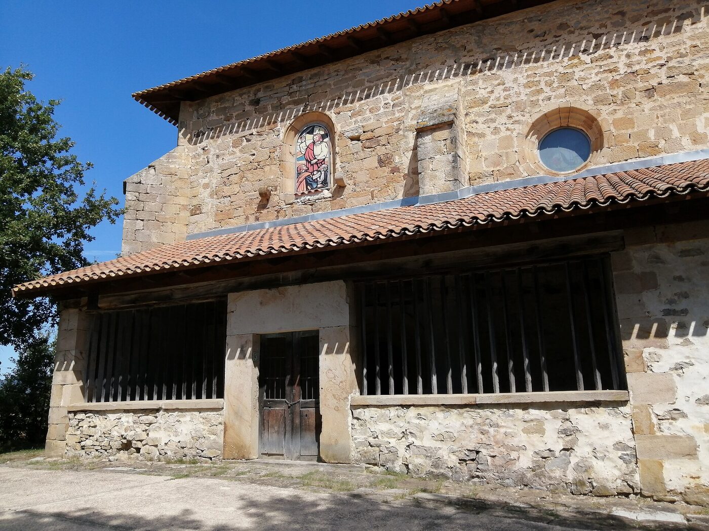 Iglesia de San Pedro en Ozaeta