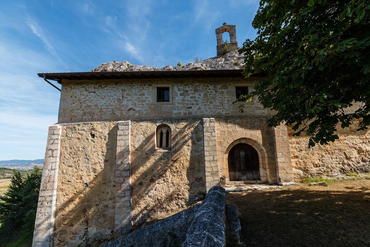 Haitzeko Andra Mariaren baseliza en Peñacerrada