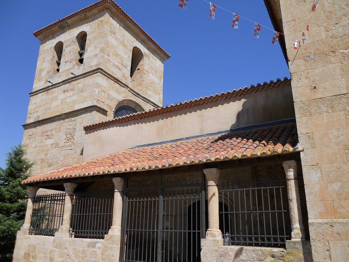 Iglesia de San Juan Bautista en Castellanos de Villiquera