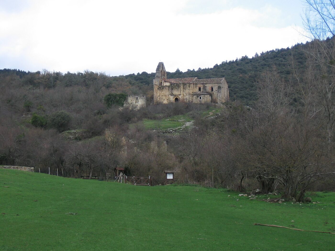 Iglesia de San Esteban de Ribera en Valdegovía