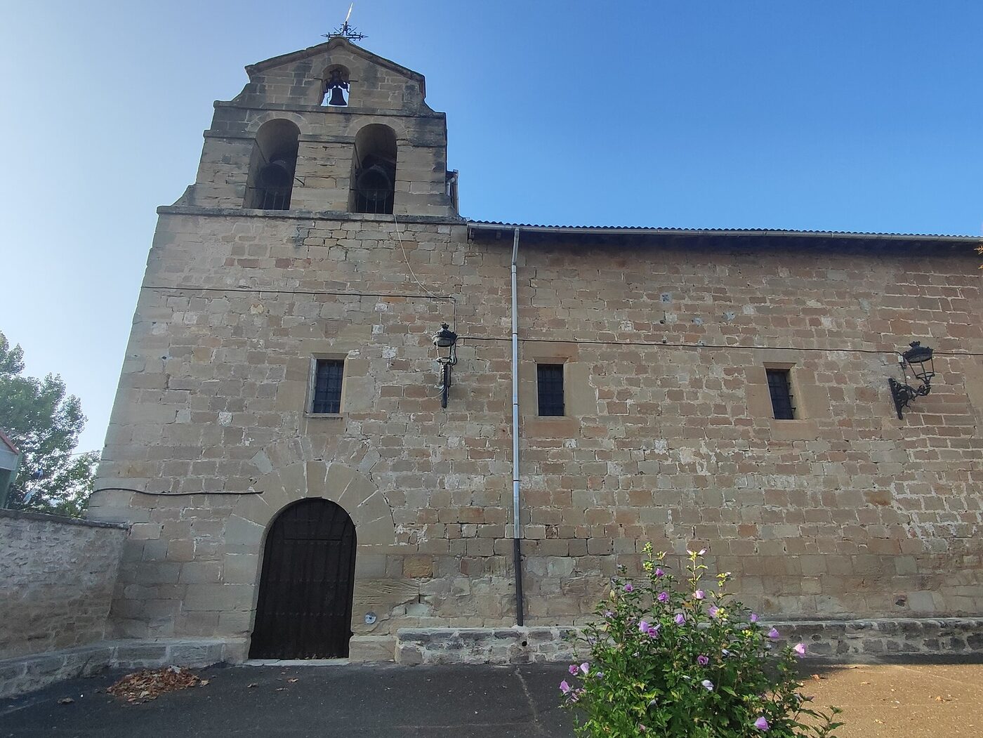 Iglesia de San Nicolás de Bari en Lantarón