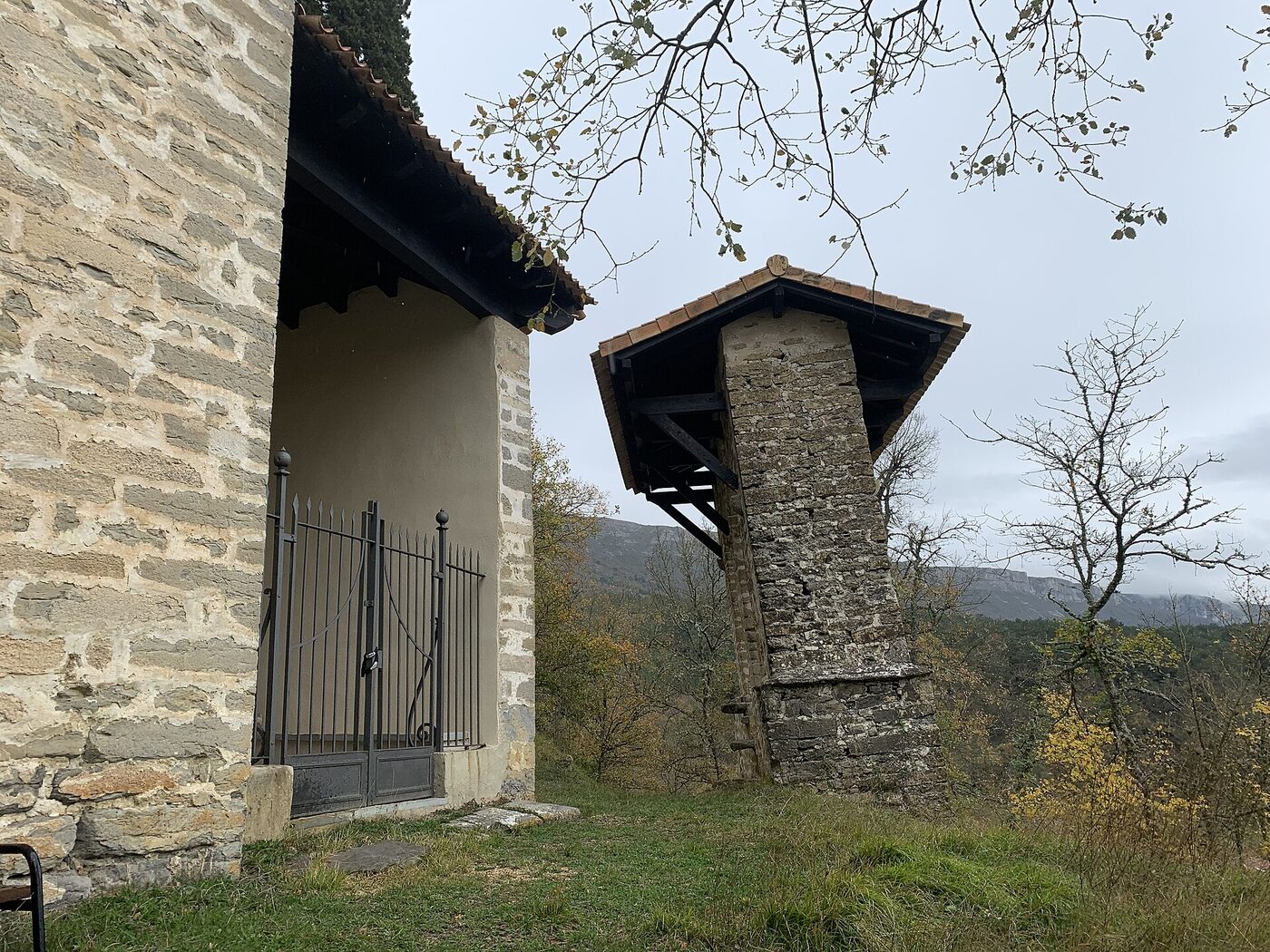 Iglesia de San Pedro en Zuhatzu Kuartango