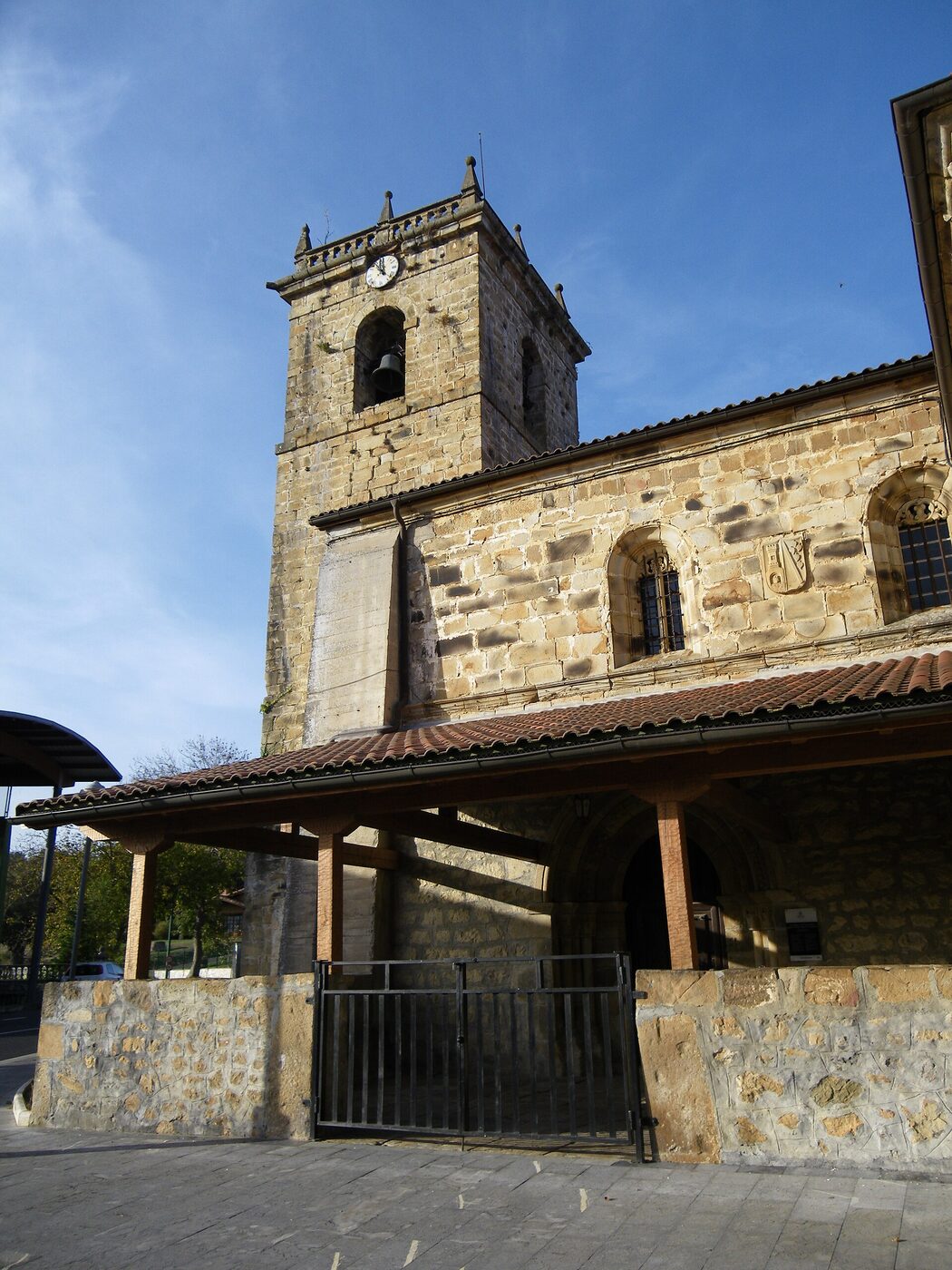 Iglesia de San Miguel de Linares en Arcentales