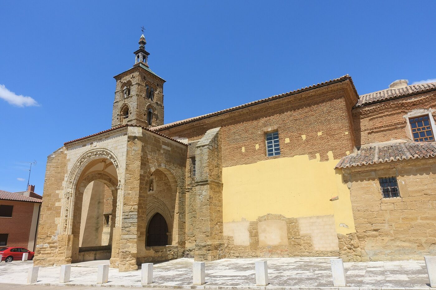 Iglesia de Santa María del Río en Castroverde de Campos