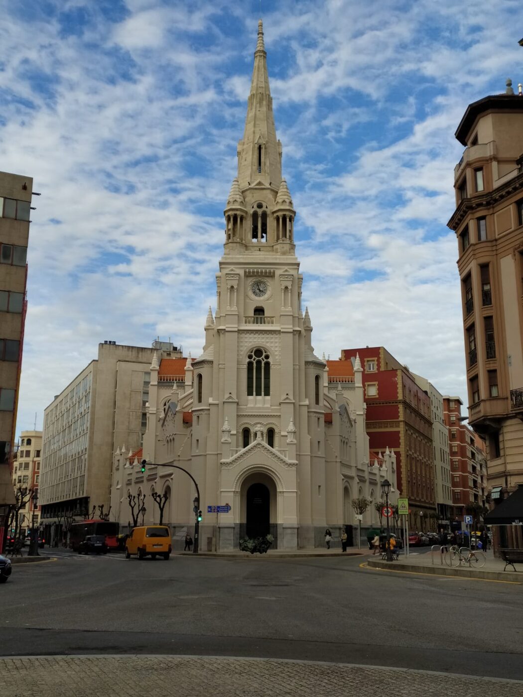 Iglesia de San José de la Montaña / San Jose Mendikoaren eliza en Bilbao