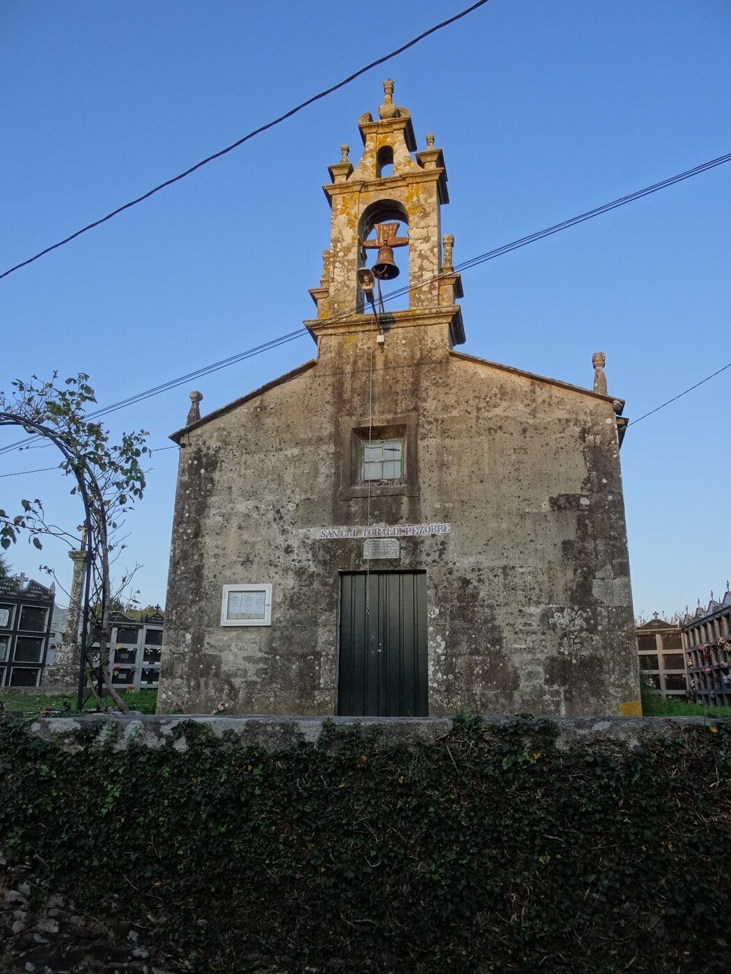 Igrexa de San Cristovo de Pezobre en Santiso