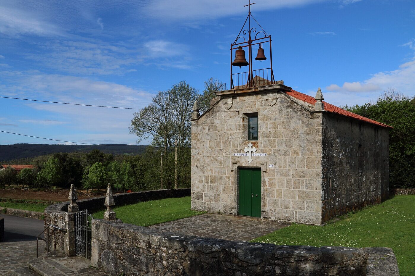 Igrexa de San Mamede da Pena en Negreira